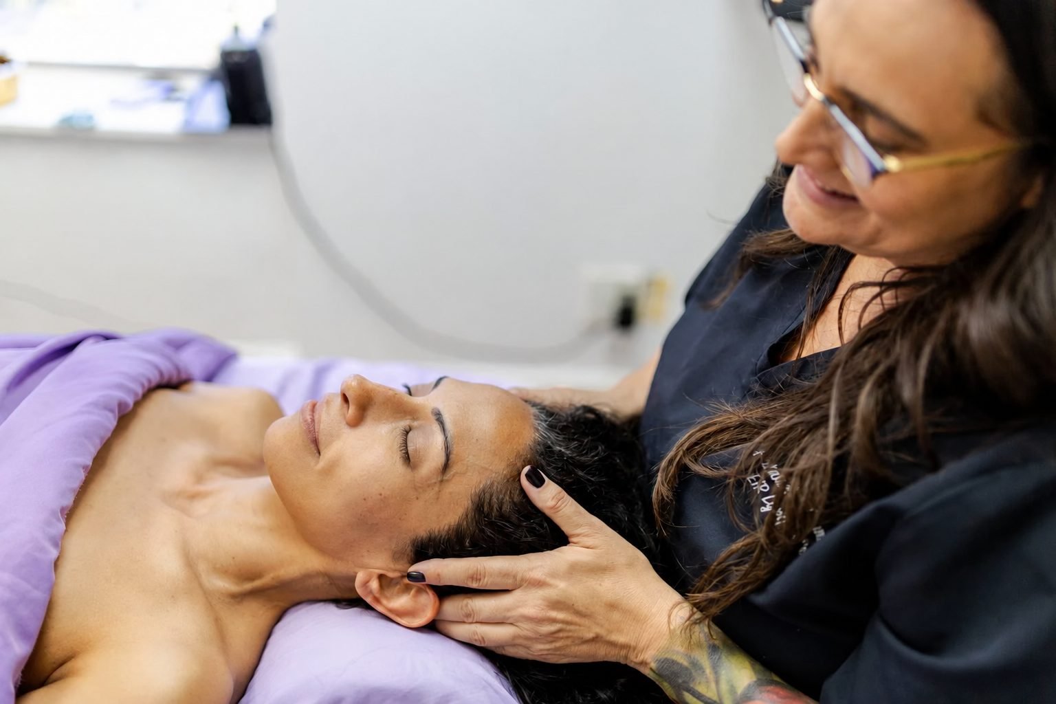 Gentle neck lymphatic drainage